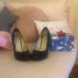 NINE WEST Black platform pumps